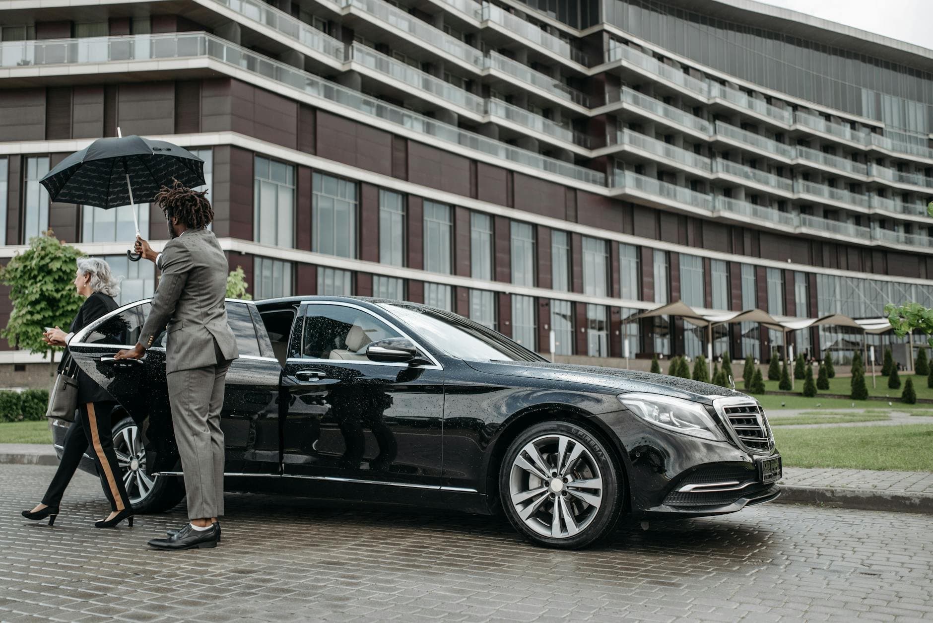 On-Call Chauffeur Service in Jamaica: Your Private Driver for the Day