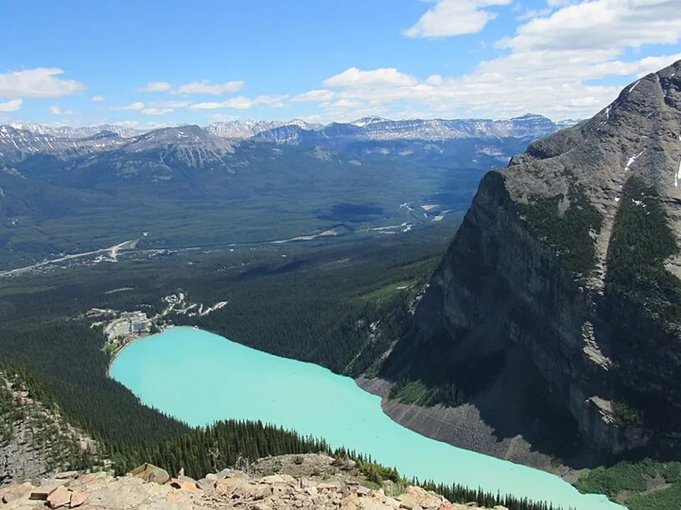 Turquoise Lake Louise below mountains in Banff National Park